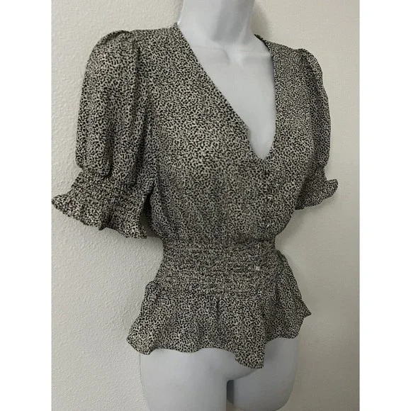 Sienna Sky blouse womens XS white black fitted gathered waist short sleeve NWT - Picture 2 of 9